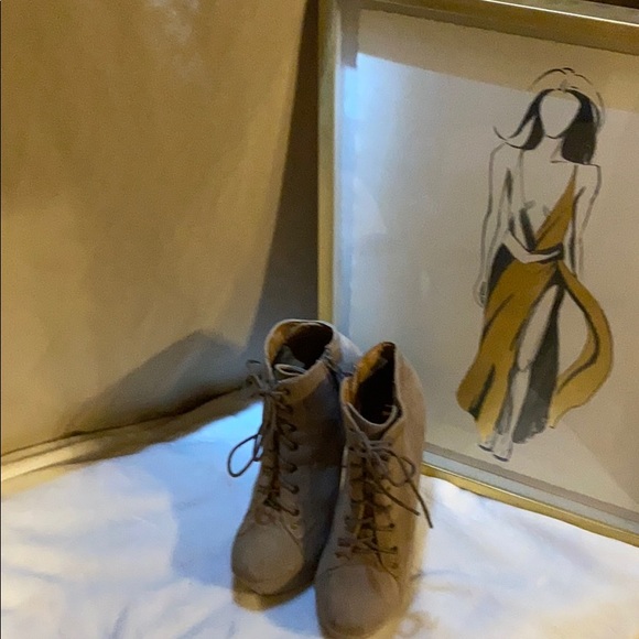 booties - Picture 2 of 5